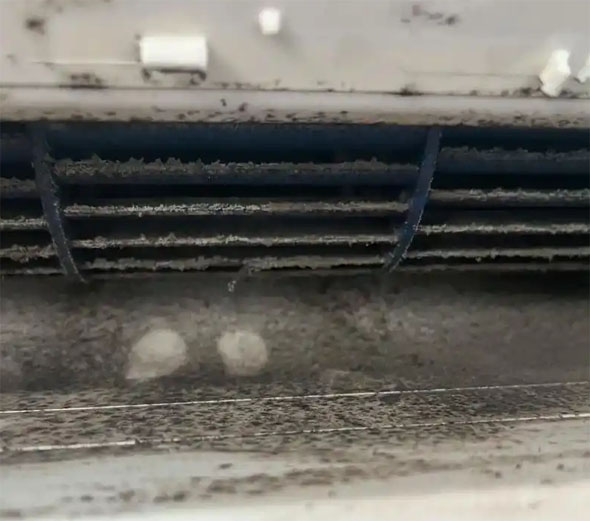 滨海新空调吹的风有股烧焦味是怎么回事